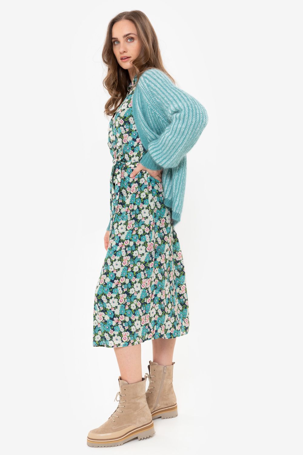 Robe longue à motif floral turquoise et rose