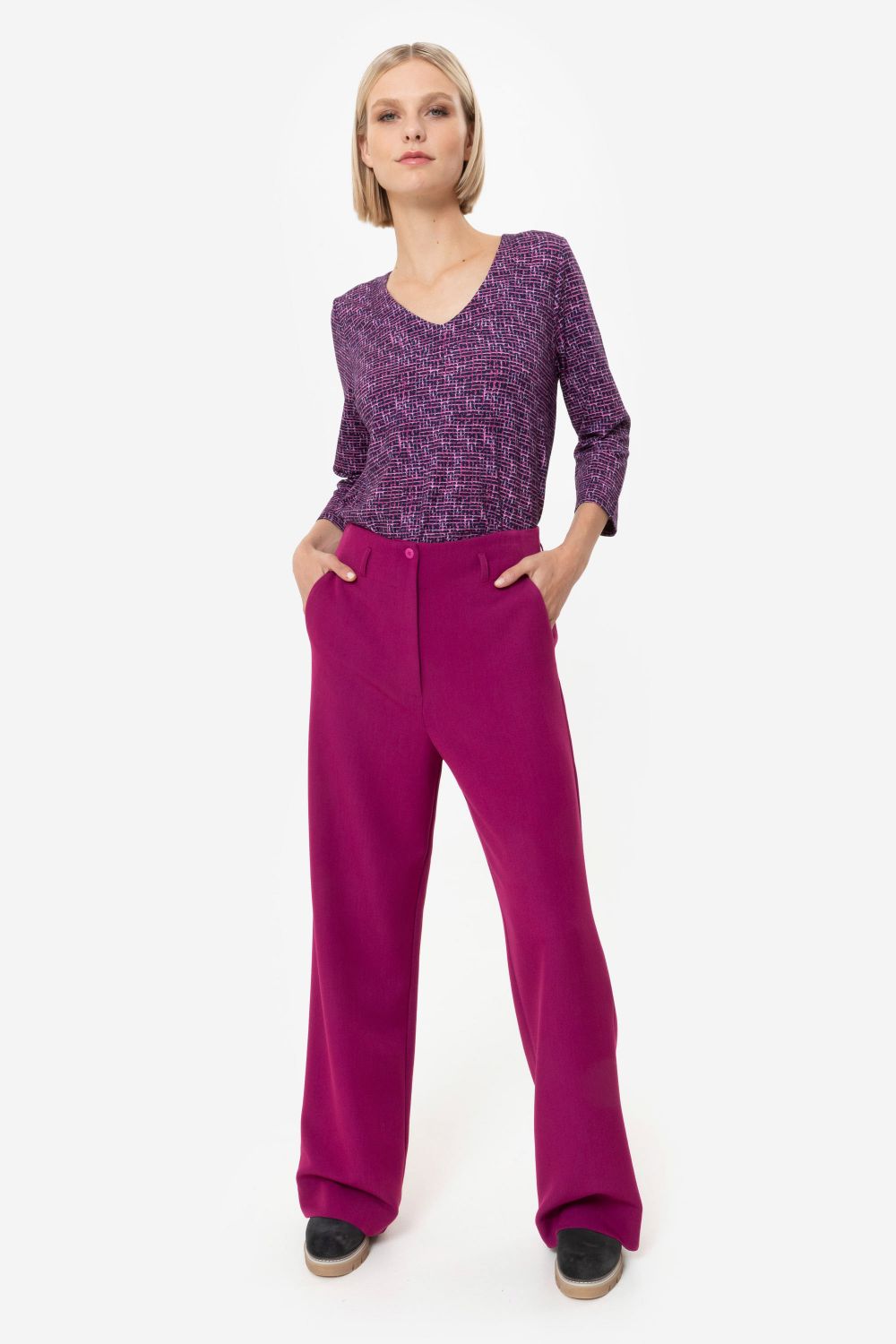 Pantalon violet, coupe droite, à jambes longues et amples