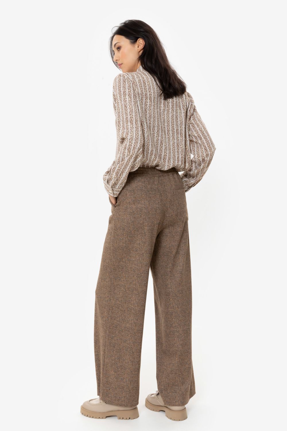 Pantalon long, coupe ample, camel et gris