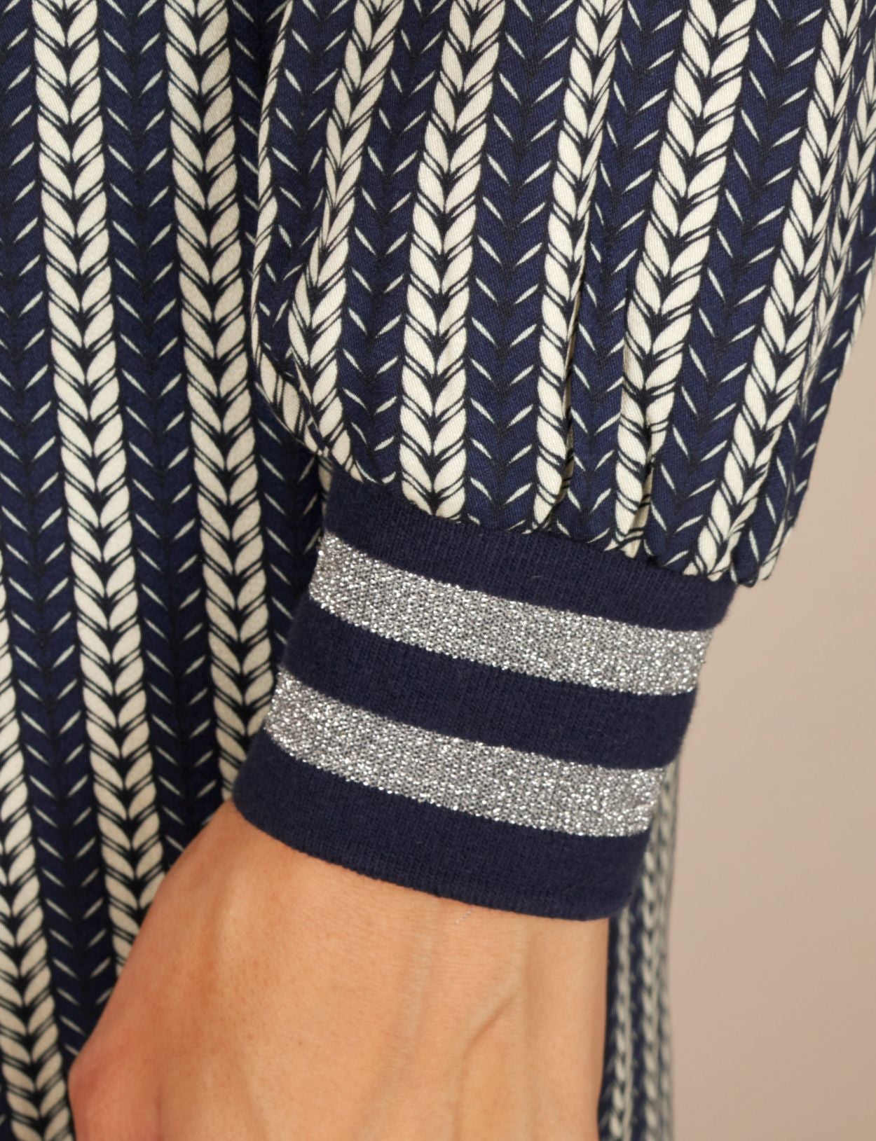 Vrouw Viscose Jurk Met Riem In Het Blauw