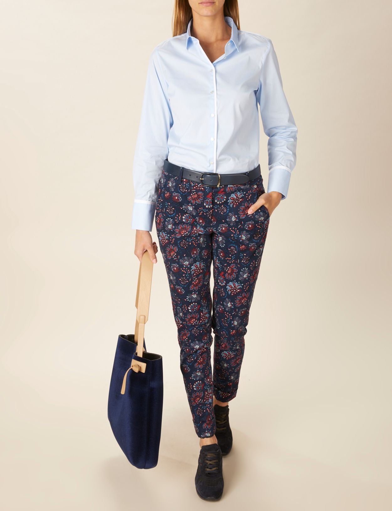 Vrouw Katoenen Chino Broek In Het Blauw