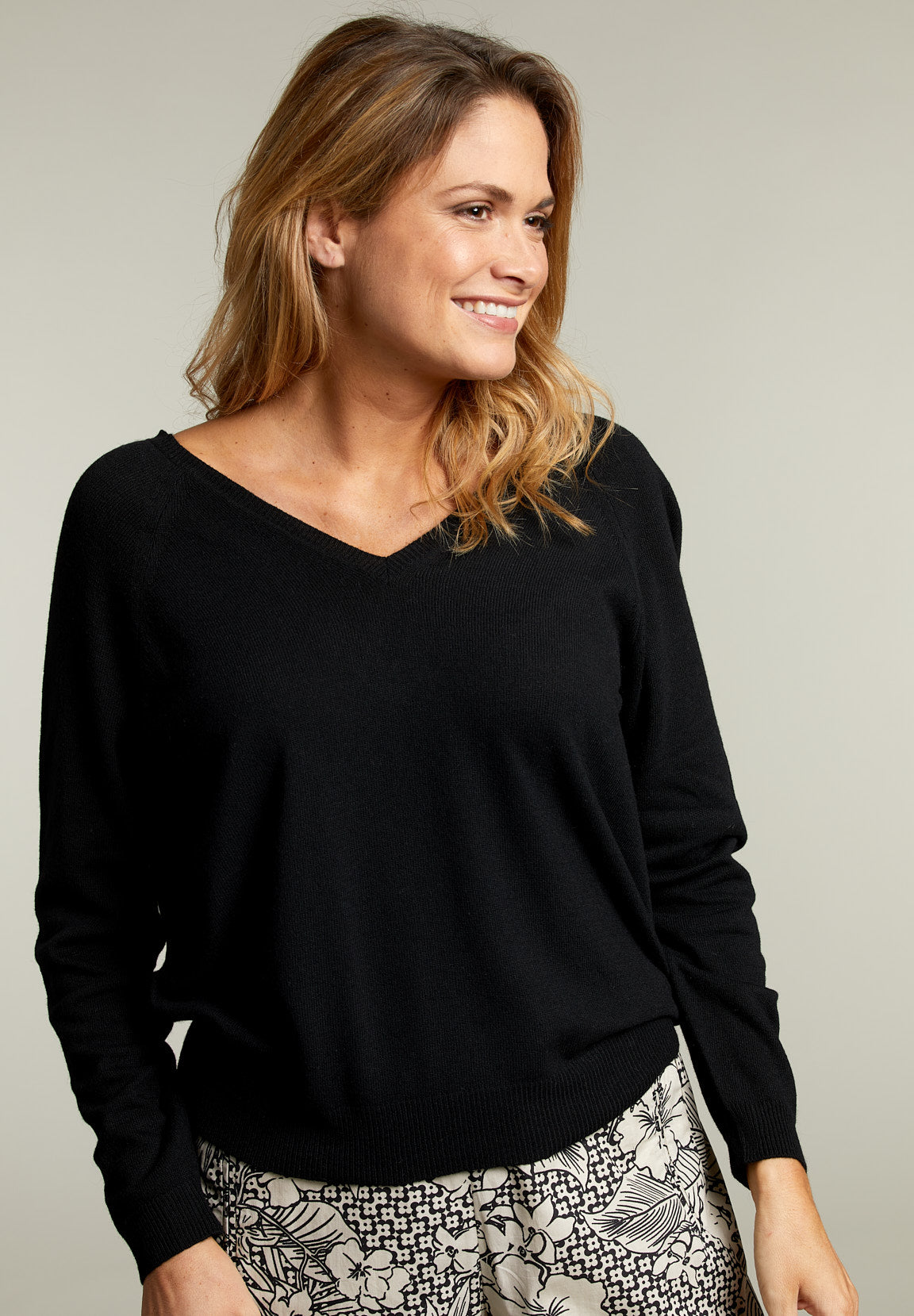 Black Deep V-Neck And V-Back Pullover - Black