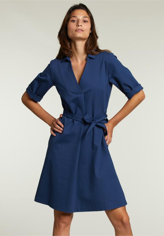 Robe bleue avec ceinture et manches 3/4