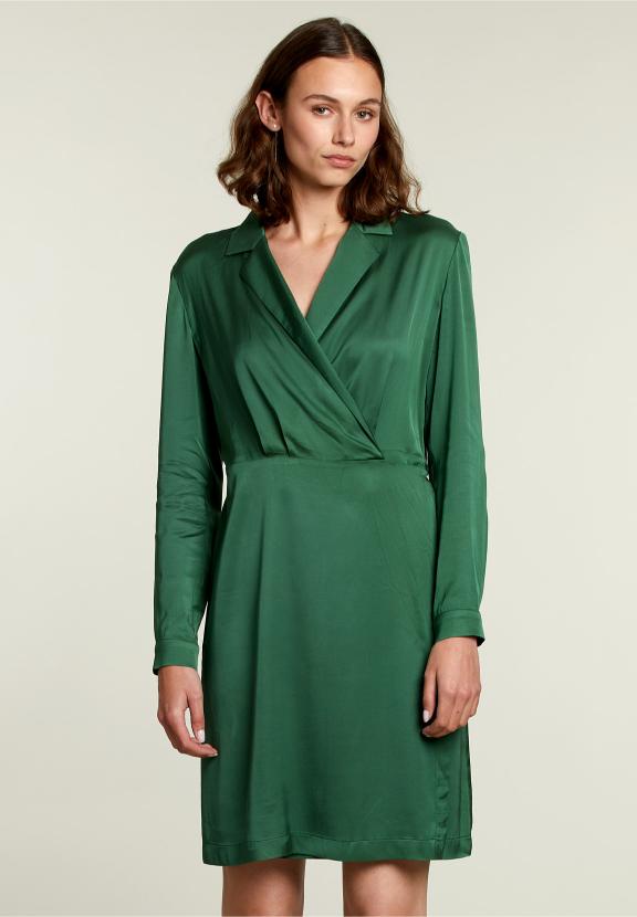 Robe verte à col en V