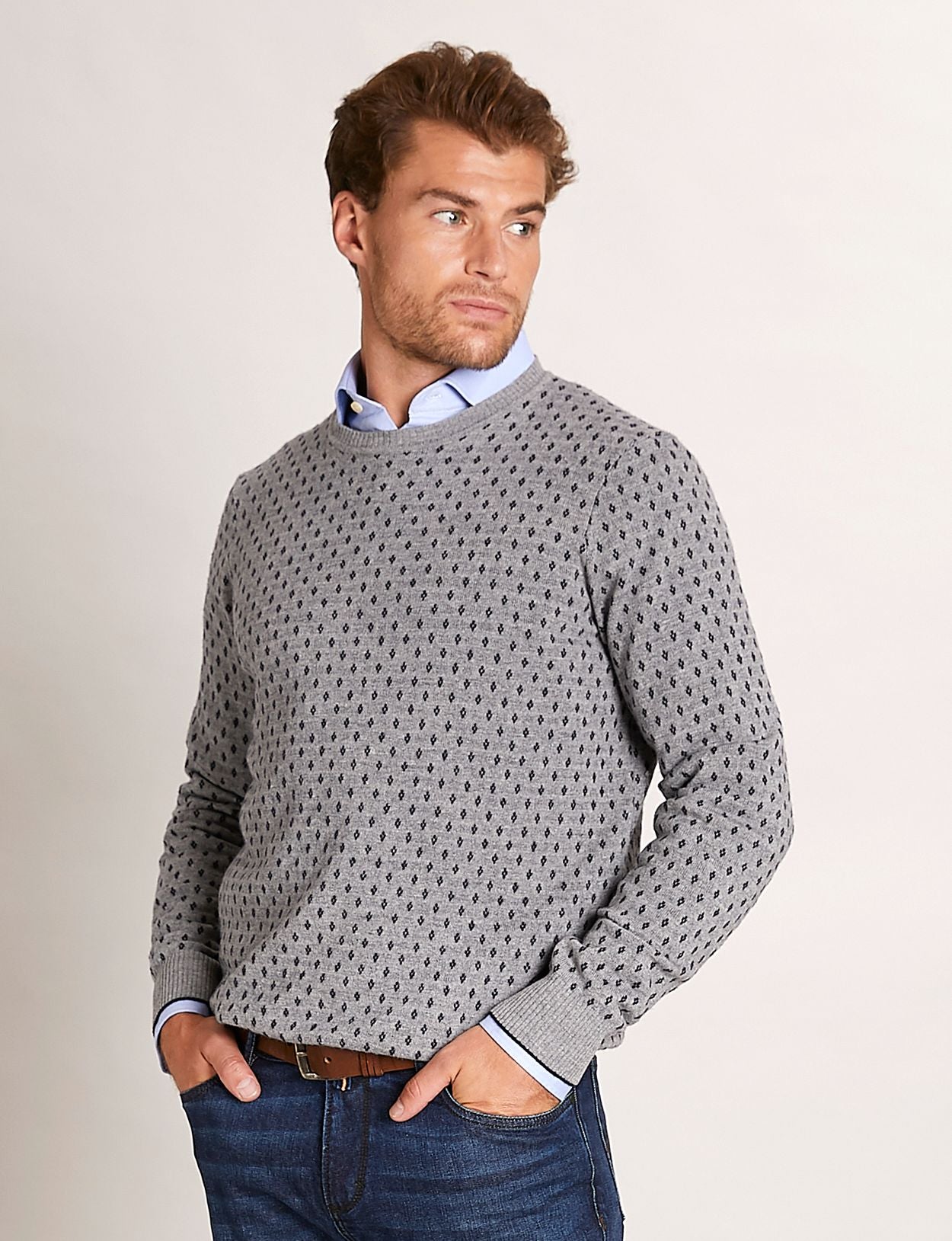 Homme Pull Ajusté À Motif Diamant En Gris.